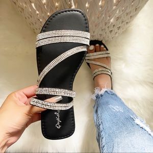 NEW Janet Sandal- in Black